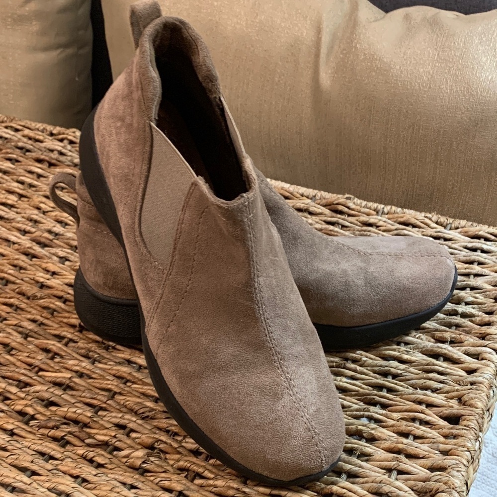 EUC Earth Origins Brown Ankle Booties Sz 10